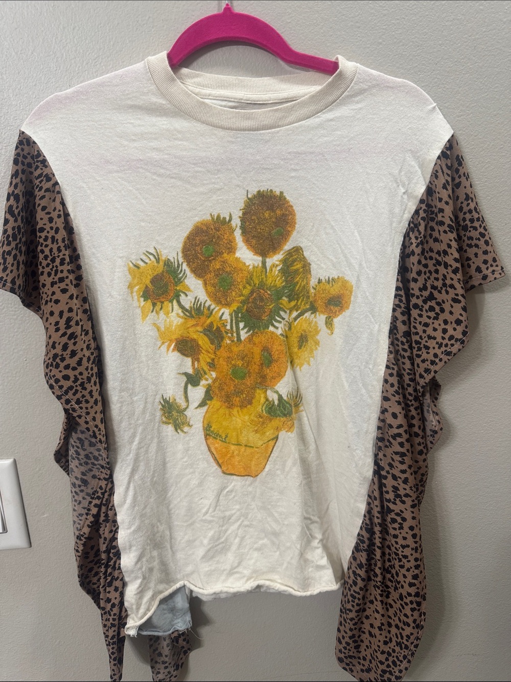 Sunflower Graphic Ruffle Sleeve Women's Top - Cream & Brown